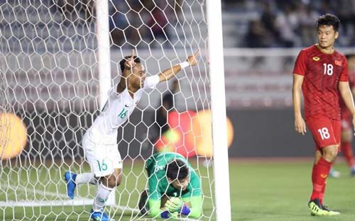 Tiền đạo Indonesia: VN dồn ép khiến chúng tôi phải phòng ngự