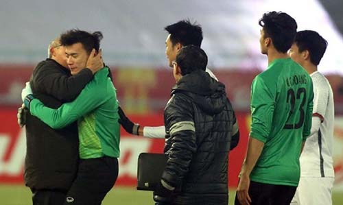 Thầy Park âm thầm bảo vệ Bùi Tiến Dũng trước dư luận