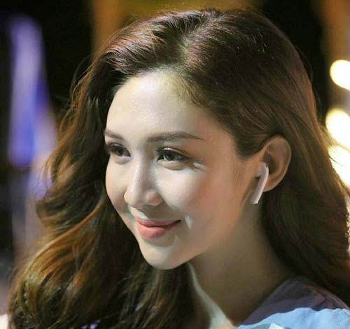 Nữ sinh 18 tuổi xinh đẹp là hoa khôi, MC đài truyền hình quốc gia