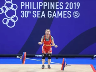 Lực sĩ giành HCV SEA Games 30 cho đoàn TTVN từng khóc vì phải tập luyện xa nhà