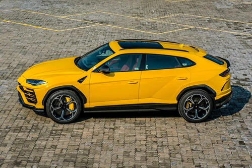 =1. Lamborghini Urus (vận tốc tối đa: 306 km/h).