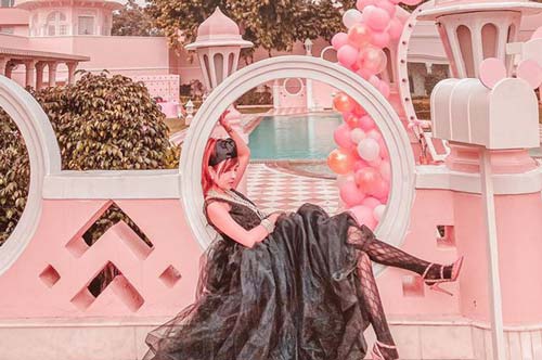 Viết lời sến sẩm nhưng vợ Minh Nhựa lại khiến dân tình như muốn tắt thở với concept "thiên nga đen" gãy cánh