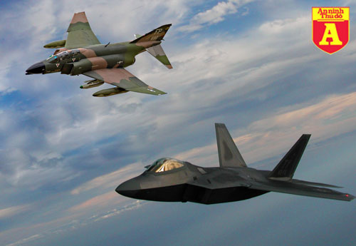 Tiêm kích F-22 Mỹ từng áp sát F-4 Iran, đuổi F-4 "quay về nhà"