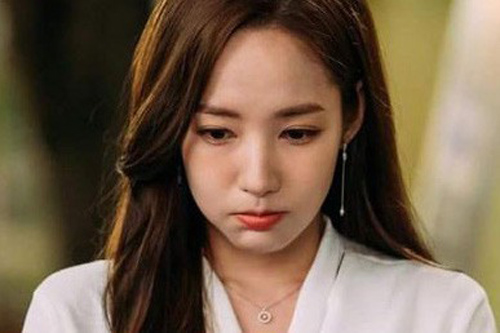 Tháng nào cũng tiêu hết sạch tiền, mẹ chồng mắng tiêu hoang khiến tôi ức chế nói ra sự thật khiến bà lặng thinh