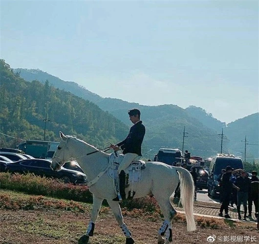 Lee Min Ho "gây bão" với tạo hình "bạch mã hoàng tử" trong phim mới - Ảnh 4
