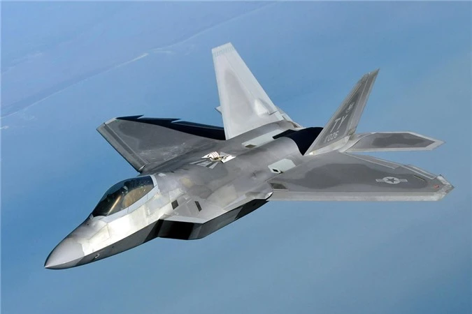 Tiem kich F-22 My tung ap sat F-4 Iran, duoi F-4 