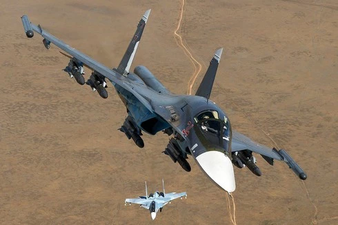 Su-34 của Nga mang theo bom KAB-1500LG không kích dữ dội một số khu vực ở miền Bắc Syria. Nguồn: Sohu