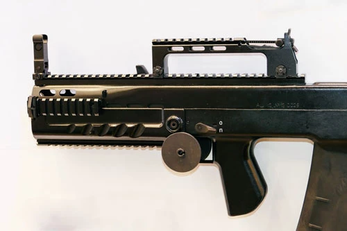 Được biết súng trường tấn công ShAK-12 được Cục thiết kế khí cụ KBP phát triển dựa trên yêu cầu của FSB về một mẫu vũ khí mới có khả năng tác chiến tốt trong môi trường đô thị.
