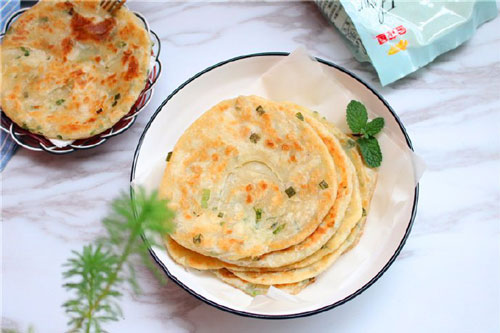 C&#xF3; m&#xF3;n b&#xE1;nh r&#xE1;n n&#xF3;ng h&#x1ED5;i gi&#xF2;n b&#xEA;n ngo&#xE0;i m&#x1EC1;m b&#xEA;n trong, gi&#x1EA3;n d&#x1ECB; v&#xF4; c&#xF9;ng m&#xE0; c&#xE0;ng &#x103;n c&#xE0;ng th&#xED;ch!