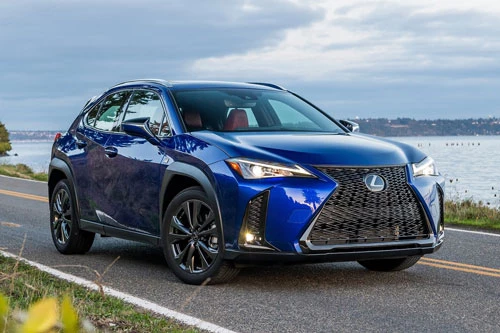 3. Lexus UX 2020 (giá khởi điểm: 32.300 USD).