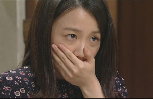 Sáng nào cũng có một con mèo lạ đến nhà, lại thấy mẹ chồng lén lút ngoài vườn, tôi choáng váng khi phát hiện ra bí mật của bà