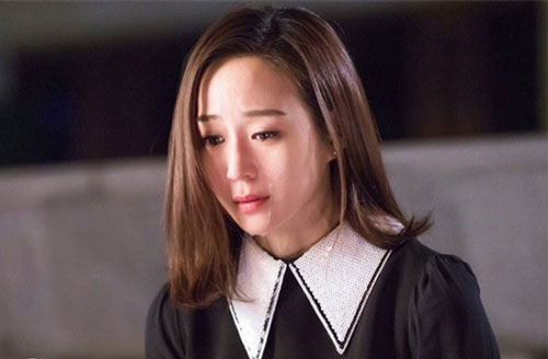 Đêm tân hôn, chồng xem điện thoại rồi tát tôi đau điếng