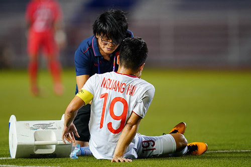 NÓNG: U22 Việt Nam chắc chắn mất Quang Hải trong trận gặp Thái Lan