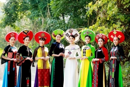 Thí sinh Người đẹp xứ Mường 2019 thướt tha trong BST của NTK Anh Tuấn