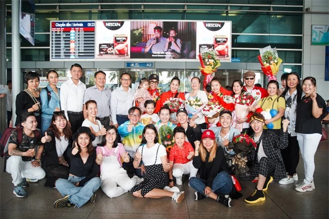 Giành huy chương vàng Sea Games, Khánh Thi - Phan Hiển được nhân vật đặc biệt này chờ đợi ở sân bay để đón về nhà - Ảnh 8.