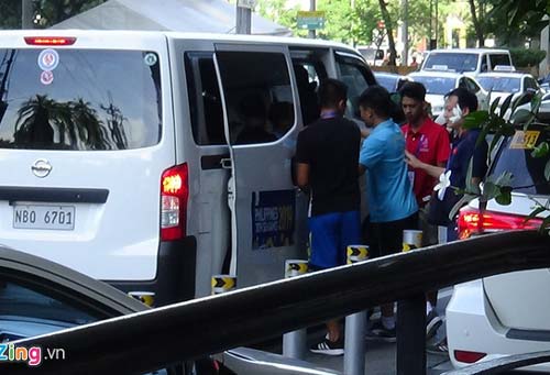 Hình ảnh đáng ngại của Quang Hải khi đi kiểm tra chấn thương