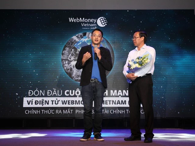Ông Nguyễn Ảnh Nhượng Tống (trái) là một doanh nhân khá nổi tiếng trong lĩnh vực thương mại điện tử. Ảnh: T.T.