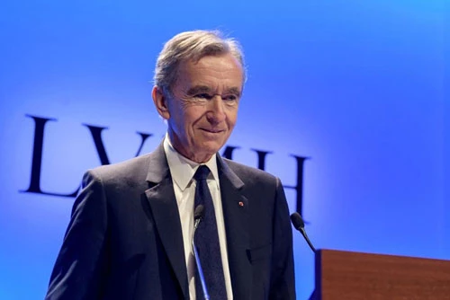 Tỷ phú Bernard Arnault, chủ tịch tập đoàn LVMH. Ảnh: AP.