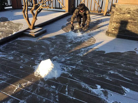 Băng giá xuất hiện phủ trắng đỉnh Fansipan - Sapa