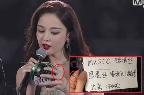 Ngã ngửa với sự thật khả năng nói tiếng Anh của Na Trát tại MAMA: Hoá ra dùng "phao" ghi phiên âm giải thưởng