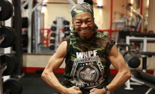 Phá cửa xông vào nhà cụ bà 82 tuổi, tên trộm không ngờ bị "ăn" một trận đòn tơi tả