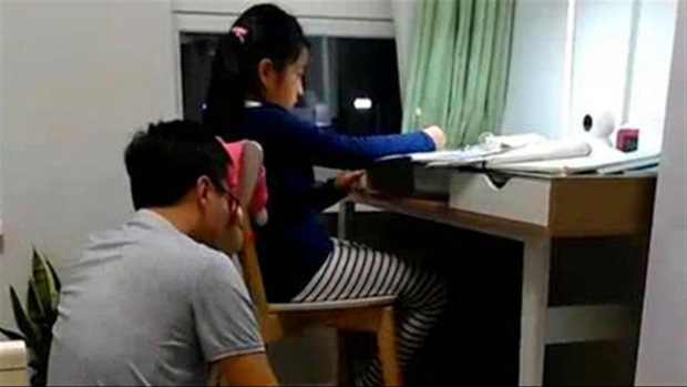 Nửa đêm ông bố nhắn tin hỏi "Cô giáo đã ngủ chưa?", câu trả lời của cô khiến không ít phụ huynh bất bình