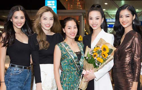 Hội chị em toàn Hoa hậu, Á hậu tiễn Thúy An lên đường đến Ai Cập thi Miss Intercontinental: Visual sáng bừng cả sân bay