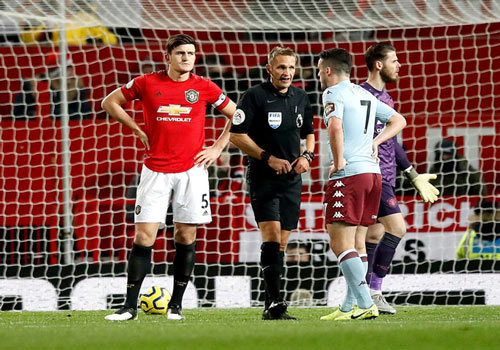 Nghịch lý Man United: 'Thân lừa ưa nặng'