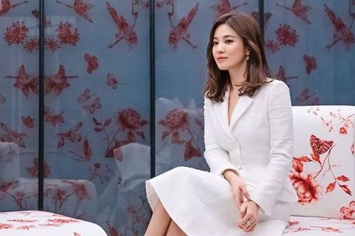 Song Hye Kyo gây choáng với vẻ đẹp thanh lịch trên W Korea