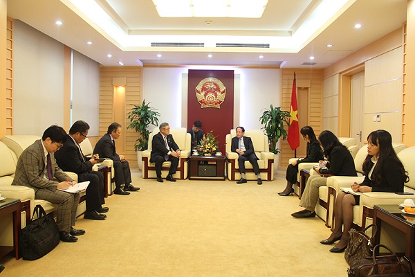 Hitachi hợp tác với VNPost triển khai dịch vụ tiền điện tử E-money