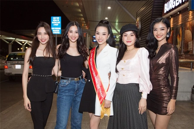 Hội chị em toàn Hoa hậu, Á hậu tiễn Thúy An lên đường đến Ai Cập thi Miss Intercontinental: Visual sáng bừng cả sân bay - Ảnh 2.