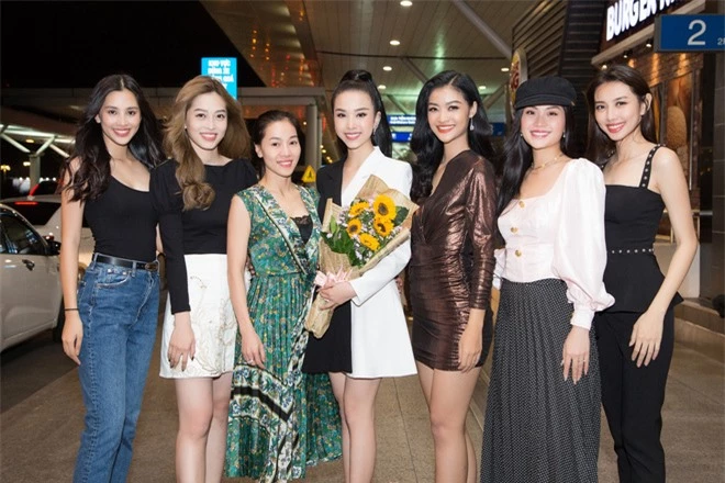 Hội chị em toàn Hoa hậu, Á hậu tiễn Thúy An lên đường đến Ai Cập thi Miss Intercontinental: Visual sáng bừng cả sân bay - Ảnh 7.