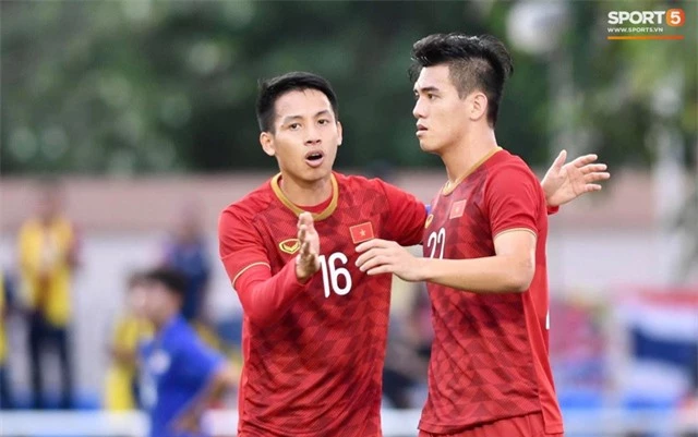 Thủ môn U22 Việt Nam mắc sai lầm, fan kêu trời: Bóng đá Việt Nam chỉ toang vì thủ môn - Ảnh 11.