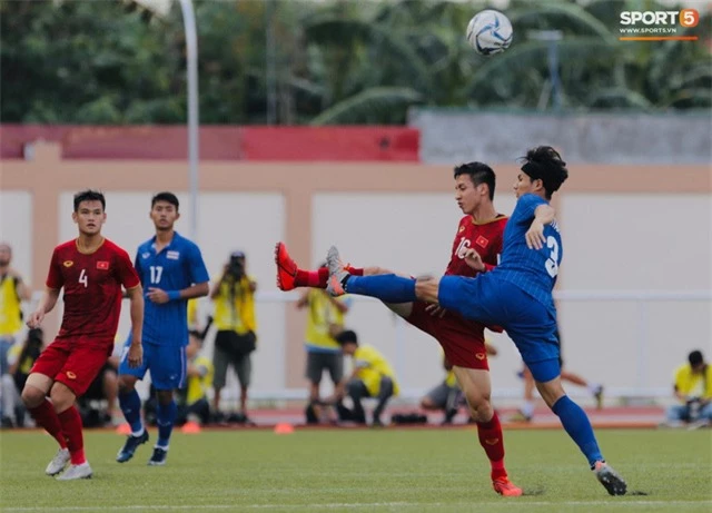 Thủ môn U22 Việt Nam mắc sai lầm, fan kêu trời: Bóng đá Việt Nam chỉ toang vì thủ môn - Ảnh 13.