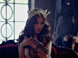 Cái gì đầu sắt, da trâu, thân rắn?