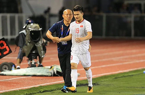 HLV Park Hang Seo đã đón nhận hung tin khi tiền vệ đội trưởng Quang Hải dính chấn thương rách cơ đùi