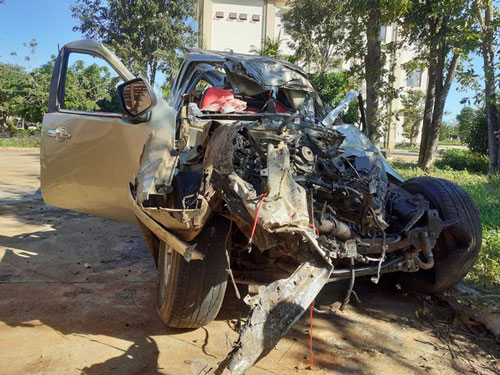 Gia Lai: Hai ô tô biến dạng sau va chạm kinh hoàng, 3 người chết, 3 người trọng thương