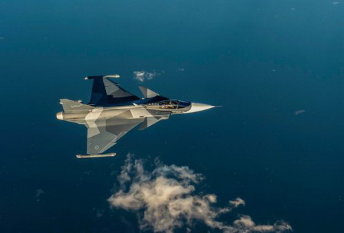 Tiêm kích JAS 39E đầu tiên của Thụy Điển bay thử nghiệm