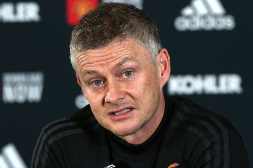 HLV Solskjaer tiết lộ thông tin lực lượng, 'đá đểu' Man City trước derby Manchester