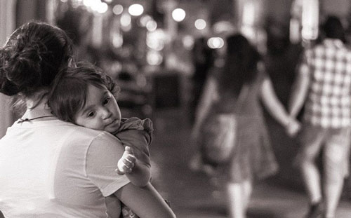 Nghi ngờ chồng đòi ly dị vì có người khác, vợ lái xe ô tô đâm 'tiểu tam' để cứu vãn hôn nhân