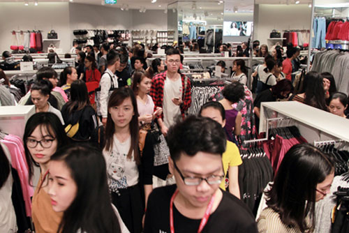 Ngành thời trang Việt Nam: Điểm đến hấp dẫn của các "cá mập"