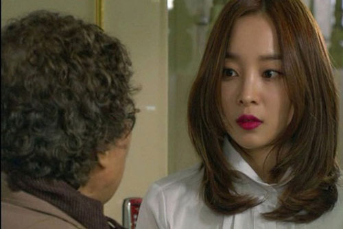 Hai bên gia đình gặp mặt, mẹ chồng tương lai đề nghị ngày cưới sẽ thuê người đóng giả làm bố mẹ cô dâu, nghe xong tôi ứa nước mắt vì căm giận