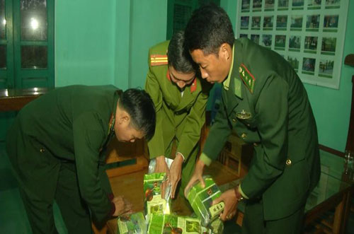 Quảng Trị: Chất rắn trong 7 gói vuông in chữ Trung Quốc dạt vào bờ biển chính xác là ma túy