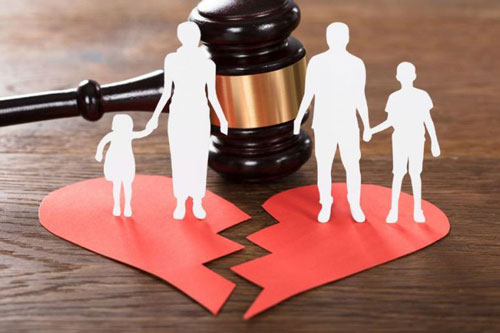 Tôi có nên để chồng nuôi cả 2 con nhỏ khi ly hôn