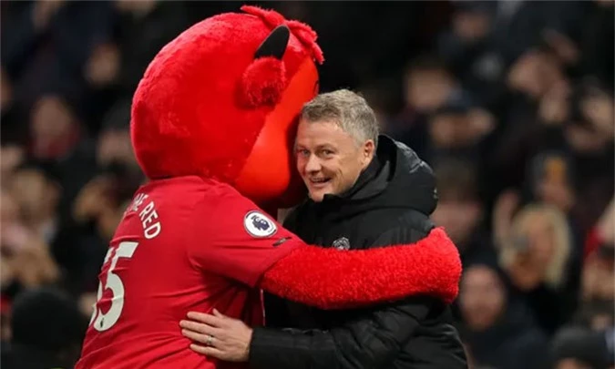 Solskjaer đã trải qua nhiều trận derby Manchester cả trên tư cách cầu thủ lẫn HLV