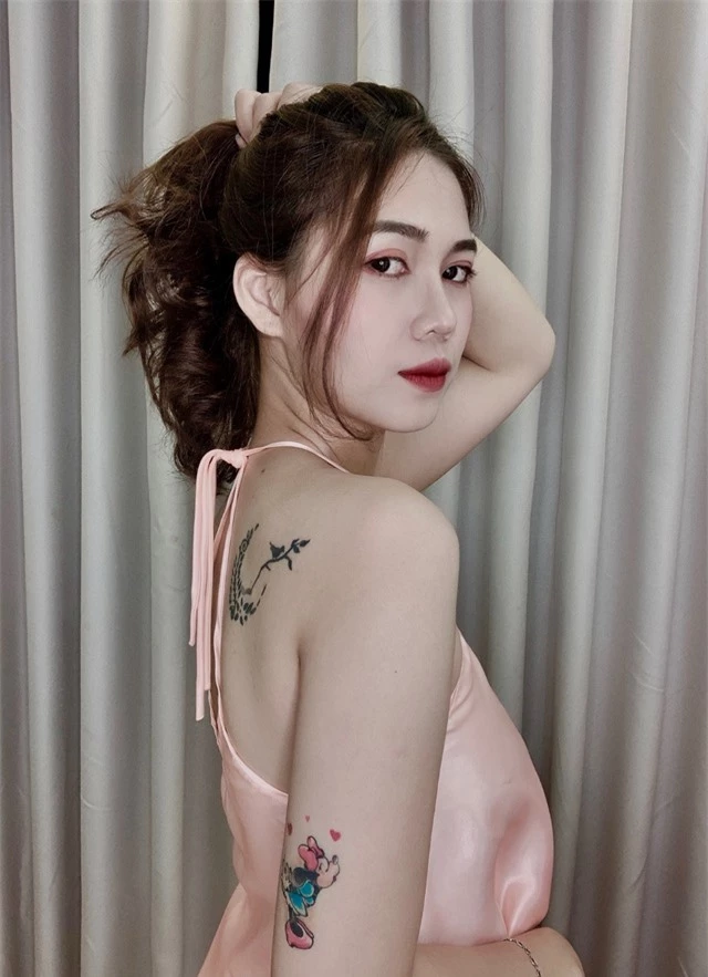 Ngất ngây trước nhan sắc quyến rũ của nữ streamer được mệnh danh Hotgirl bất động sản - Ảnh 4. Ngất ngây trước nhan sắc quyến rũ của nữ streamer được mệnh danh Hotgirl bất động sản - Ảnh 4.