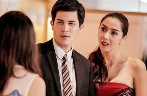 Chồng dứt khoát ly hôn theo bồ giàu, vợ lấy bút ký roẹt rồi rút điện thoại gọi ngay cho bạn thân: "Sang đây đi xem nhà với tao!"