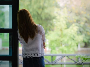 Tưởng con trai kiếm được 50 triệu một tháng đã là oai, mẹ chồng tôi khinh con dâu ra mặt để rồi hôm ấy khi biết sự thật thì ê chề xấu hổ