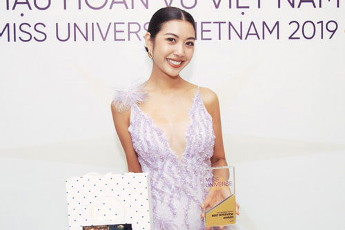 Lại thắng thêm giải thưởng phụ trước giờ G, vương miện Hoa hậu Hoàn vũ đang ở rất gần tầm tay của Thúy Vân!
