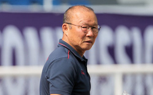 Báo Thái gọi thầy Park là "kẻ huỷ diệt bóng đá Thái Lan", chê HLV người Nhật "không thể hiện được sự thông minh"